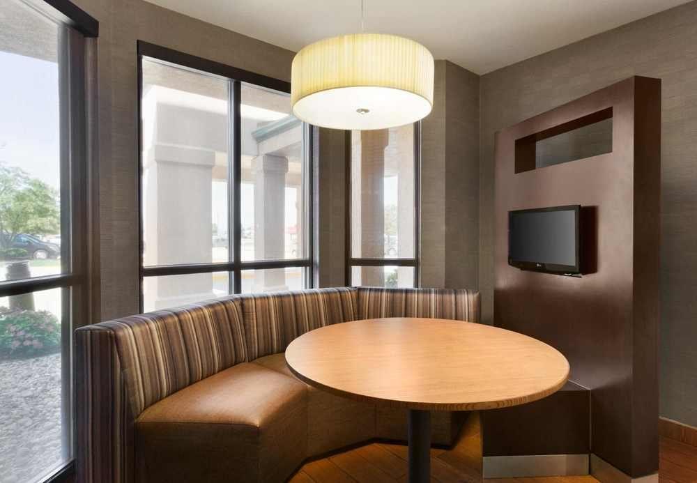 Courtyard By Marriott Bloomington Normal Hotel Ngoại thất bức ảnh