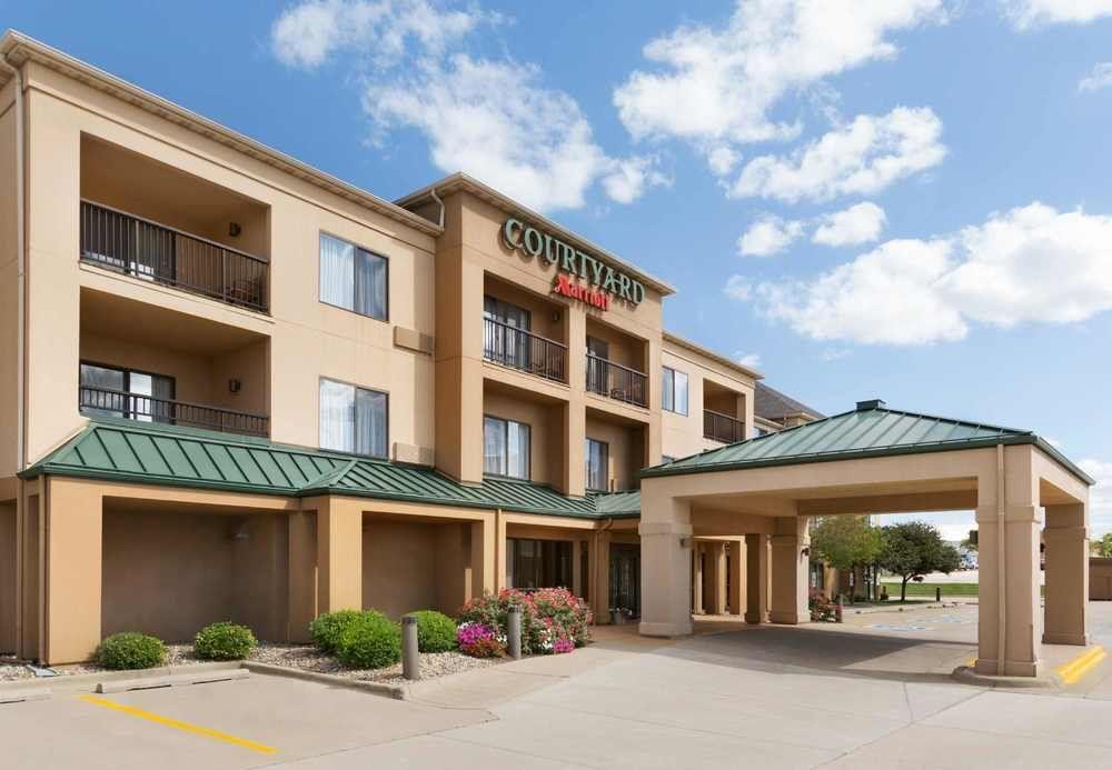 Courtyard By Marriott Bloomington Normal Hotel Ngoại thất bức ảnh