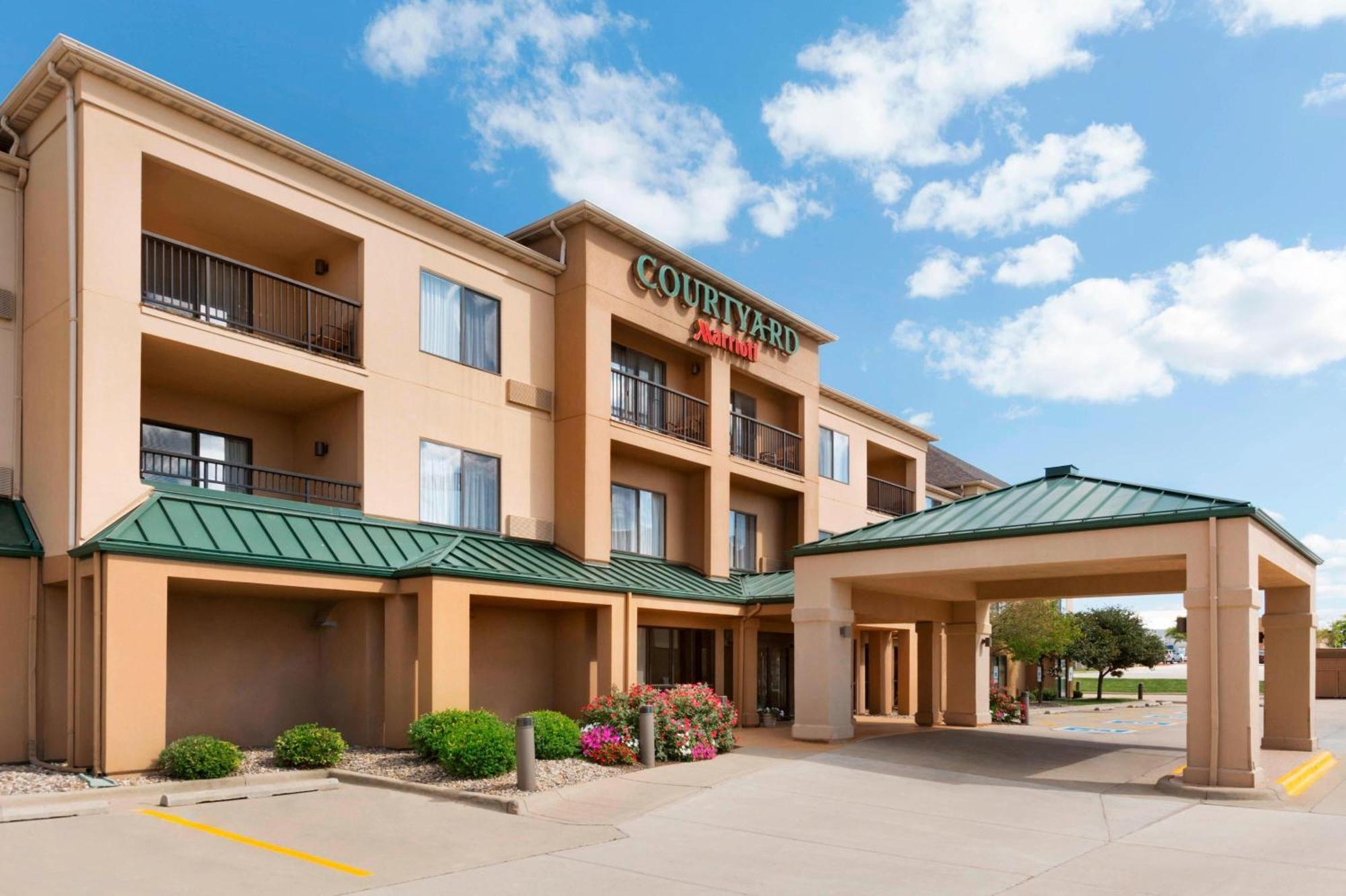 Courtyard By Marriott Bloomington Normal Hotel Ngoại thất bức ảnh