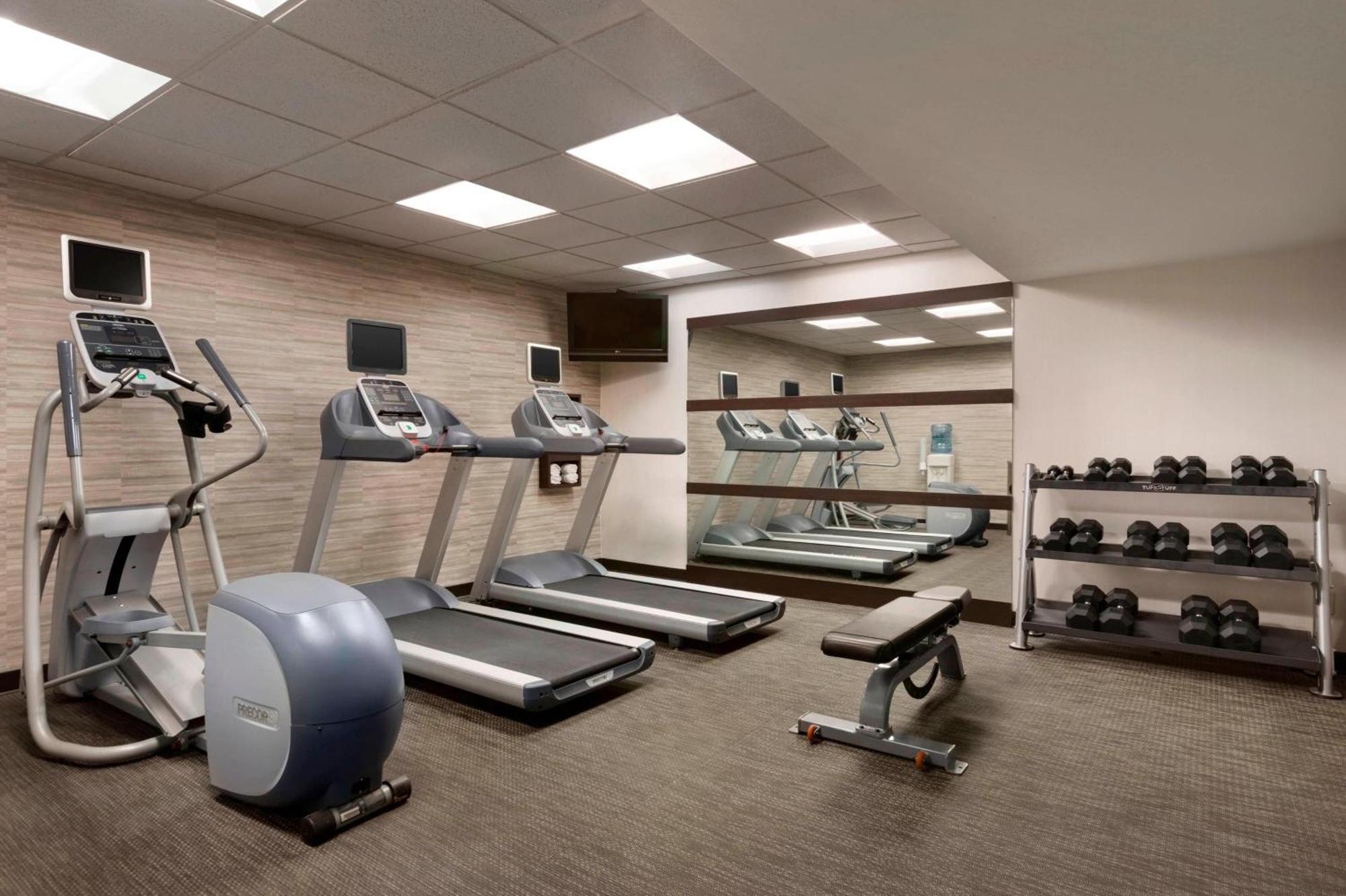 Courtyard By Marriott Bloomington Normal Hotel Ngoại thất bức ảnh