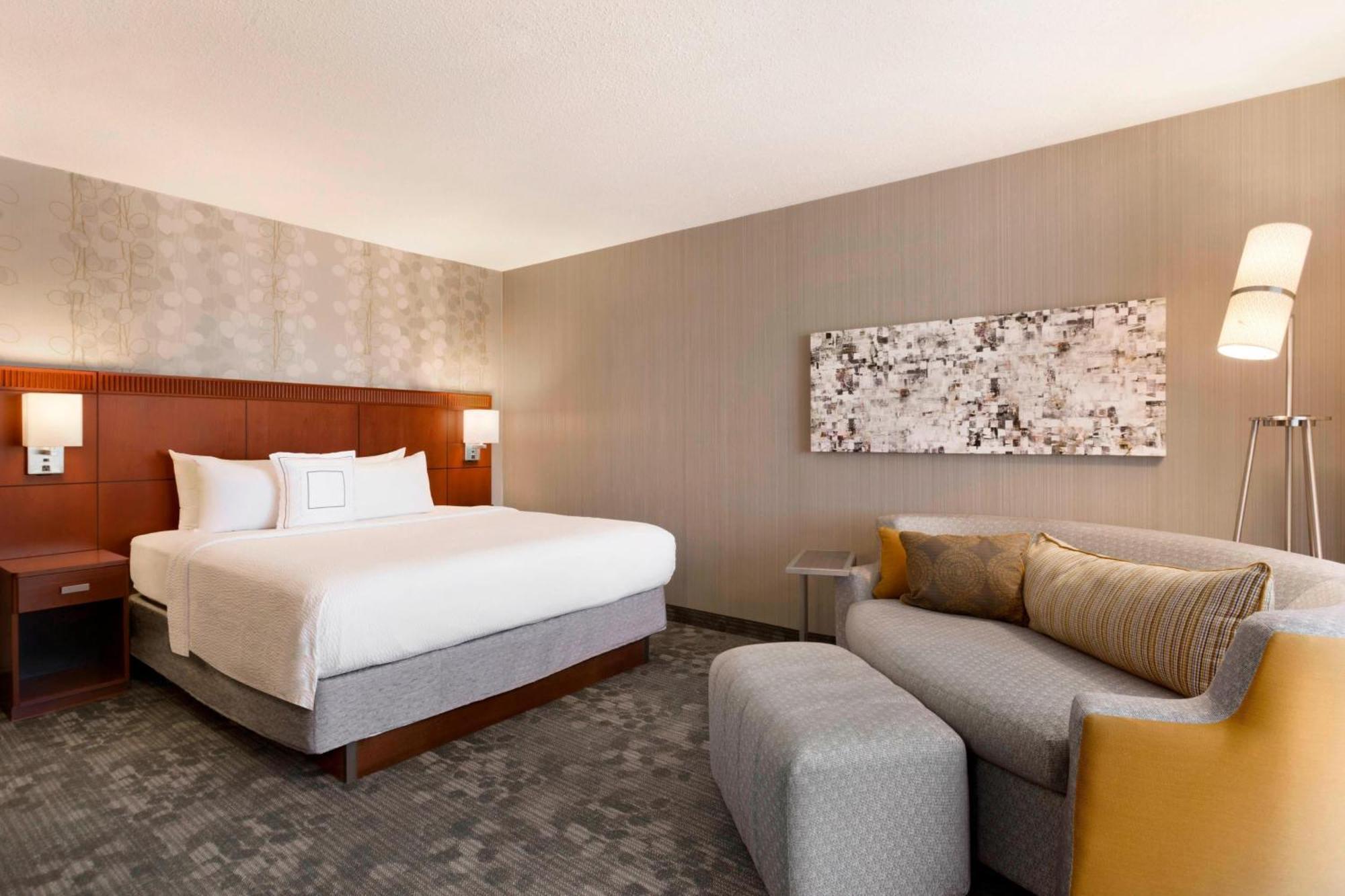 Courtyard By Marriott Bloomington Normal Hotel Ngoại thất bức ảnh