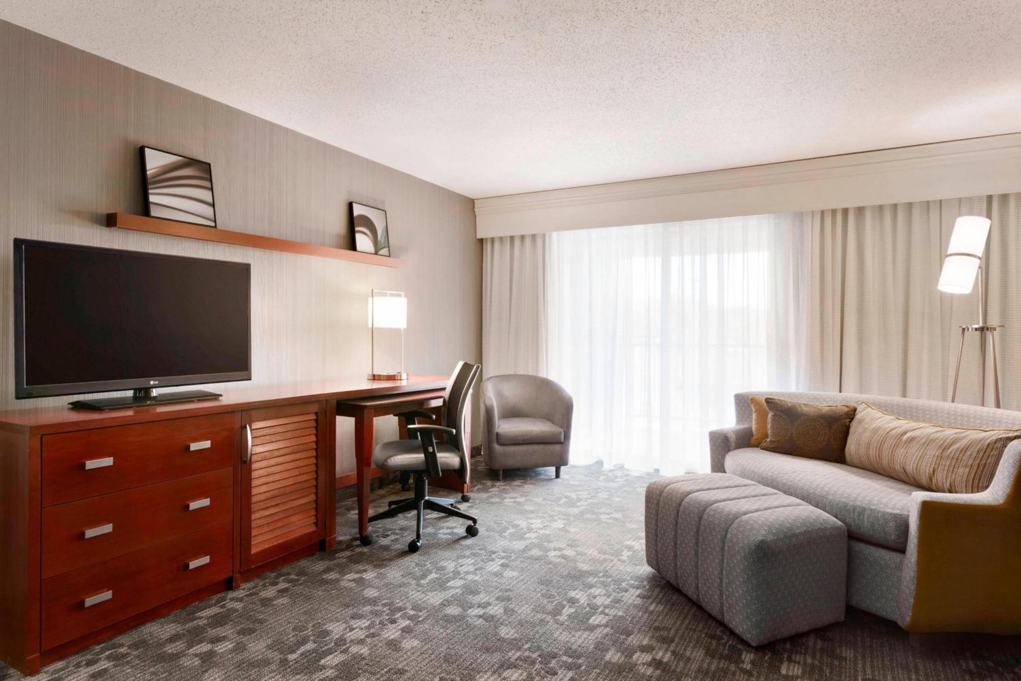 Courtyard By Marriott Bloomington Normal Hotel Ngoại thất bức ảnh