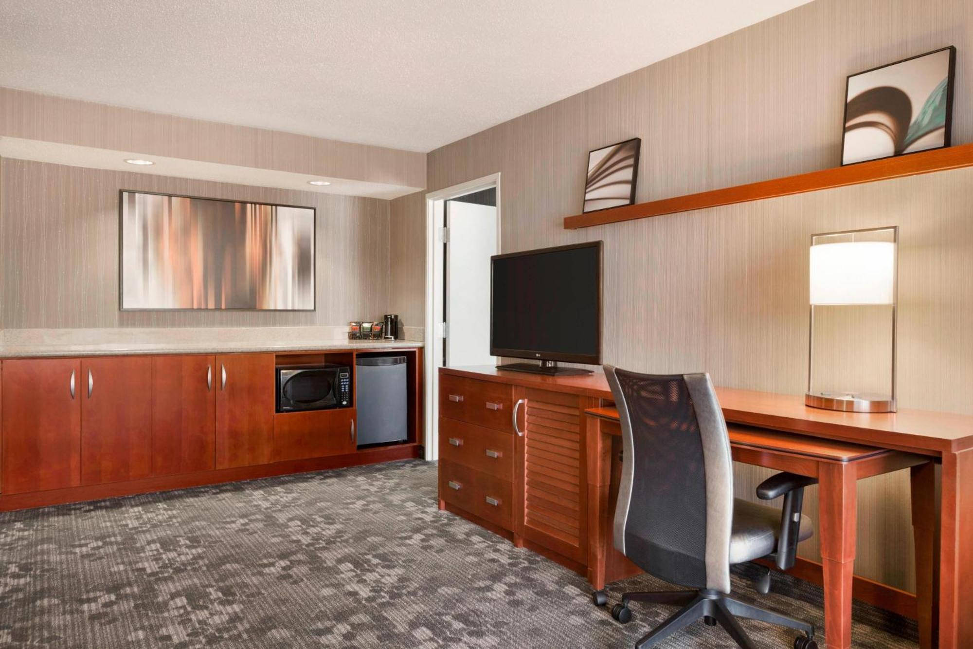 Courtyard By Marriott Bloomington Normal Hotel Ngoại thất bức ảnh