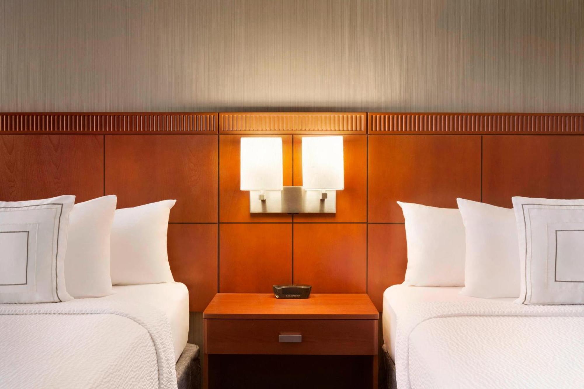 Courtyard By Marriott Bloomington Normal Hotel Ngoại thất bức ảnh