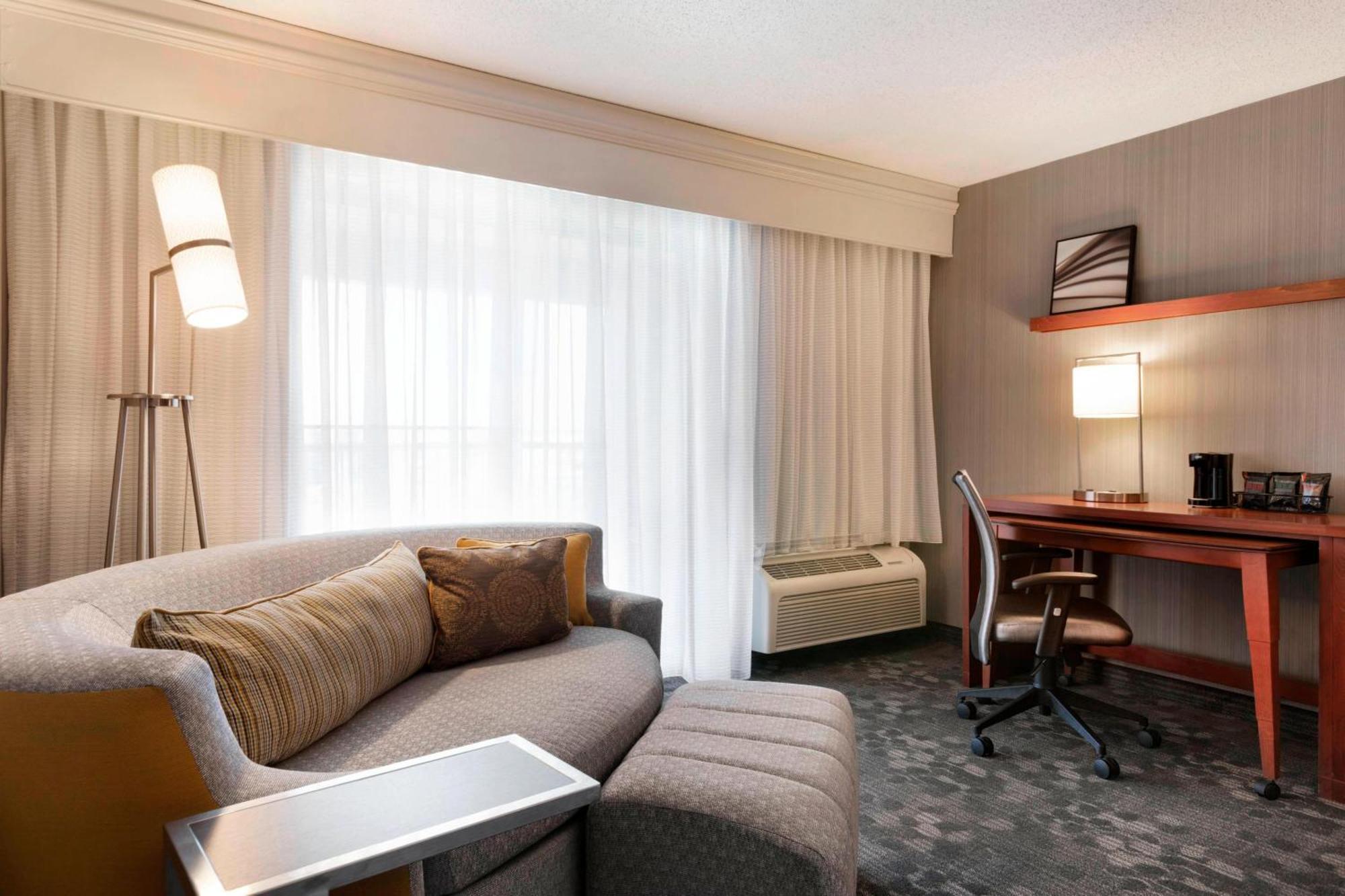 Courtyard By Marriott Bloomington Normal Hotel Ngoại thất bức ảnh