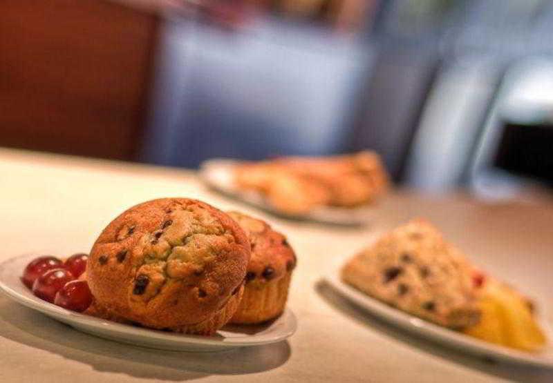 Courtyard By Marriott Bloomington Normal Hotel Ngoại thất bức ảnh