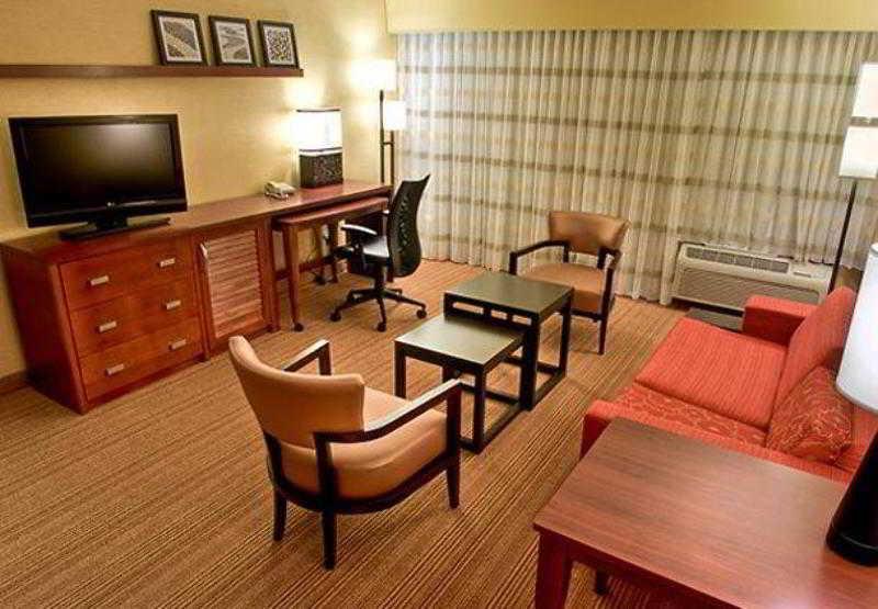 Courtyard By Marriott Bloomington Normal Hotel Phòng bức ảnh