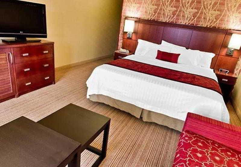 Courtyard By Marriott Bloomington Normal Hotel Ngoại thất bức ảnh